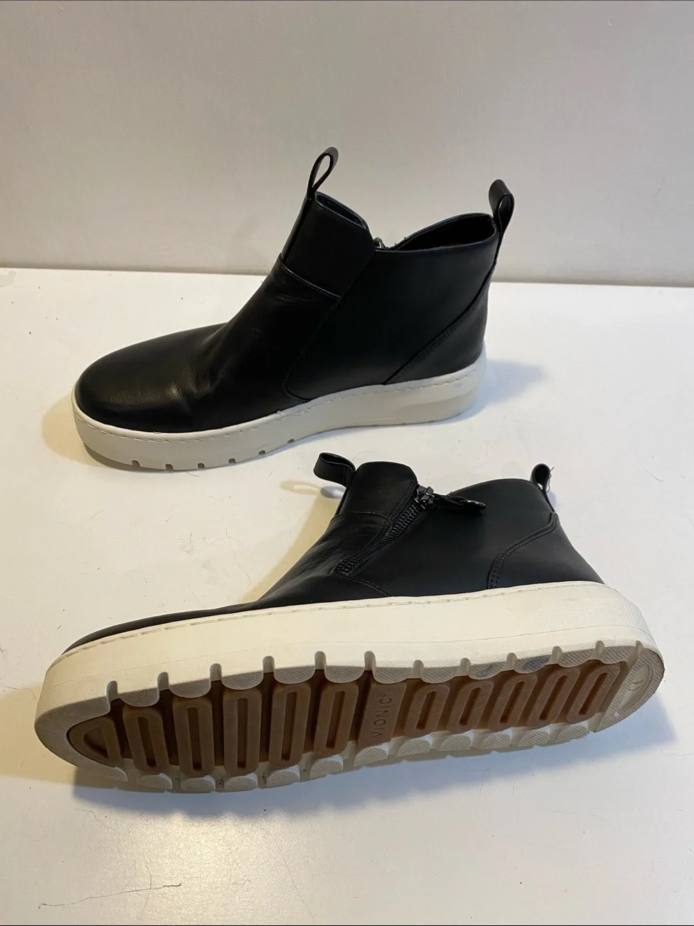 Vionic Brinkely Black Leather Zip-Detail High-Top Sneaker Boots Sz 6.5